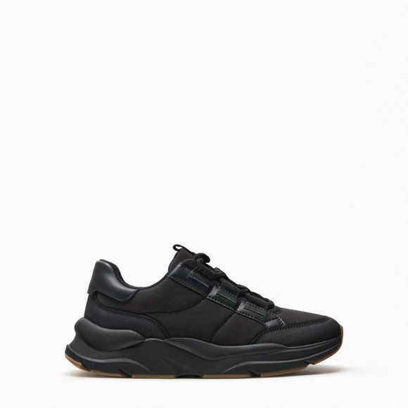 NWT BLACK QUILTED RUNNING SHOES - Picture 5 of 5